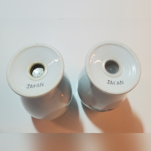 Fine China of Japan Pepper and Salt Shaker , Vintage , Blue, green 🍃 🍂 🍁 - Picture 4 of 7